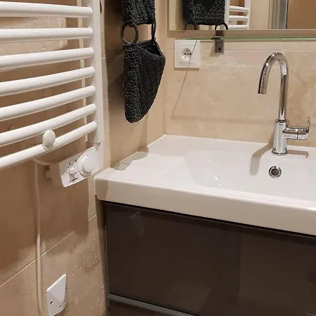 Studio 24m² Avec Balcon Sud, Pied Des Pistes, Cuisine Equipee, Smart Tv Et Casier A Ski - Fr-1-545-7 *
